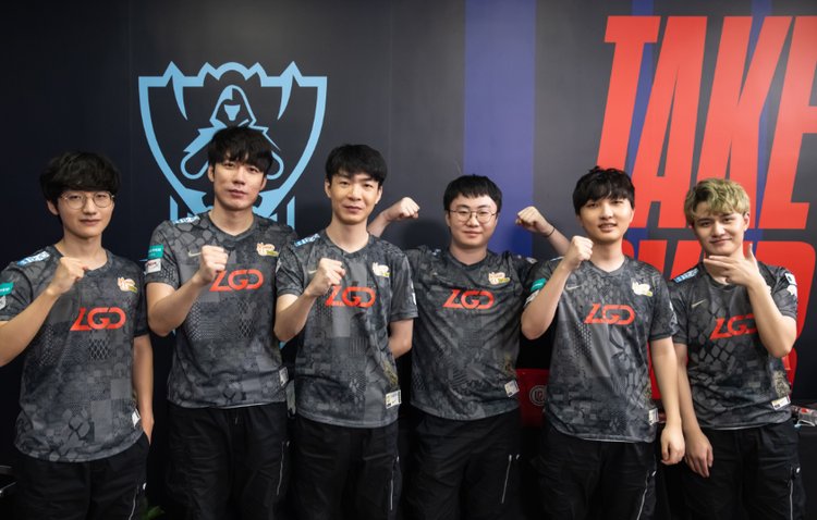 的带领下 的带领下